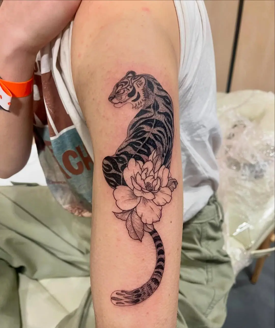 Photo d'un tatouage d'un motif coréen sur une main
