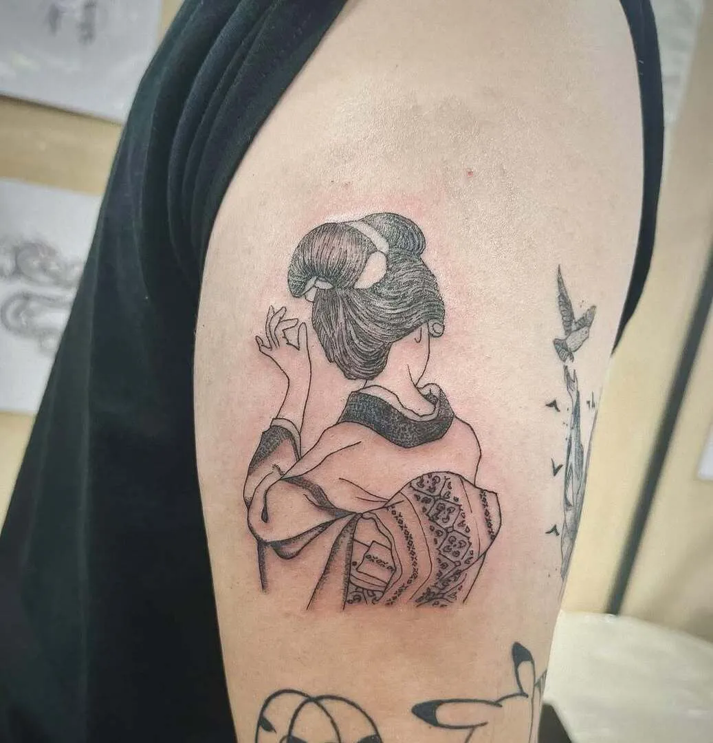 Tatouage d'une geisha de dos