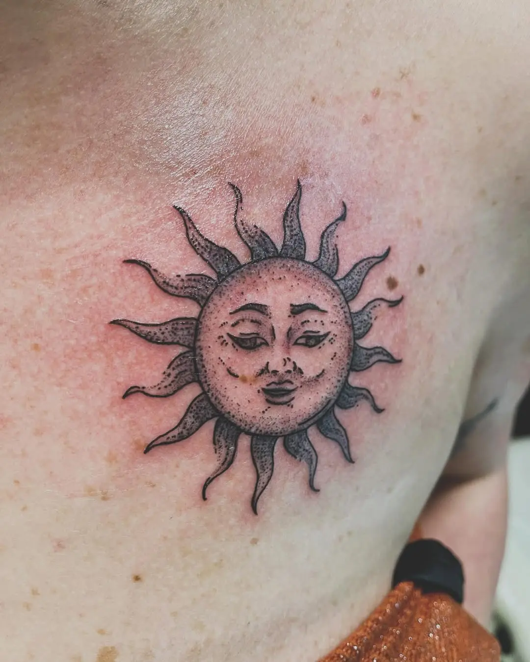 Photo d'un tatouage de soleil