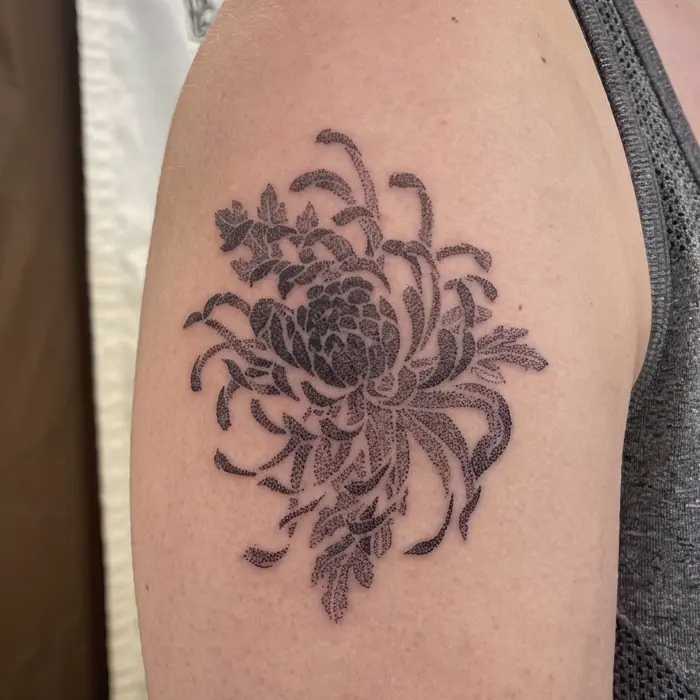 Photo d'un tatouage de chrysanthème