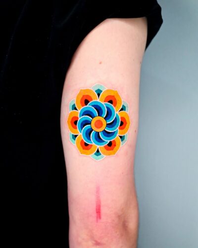 Tatouage coloré, motif dancheong