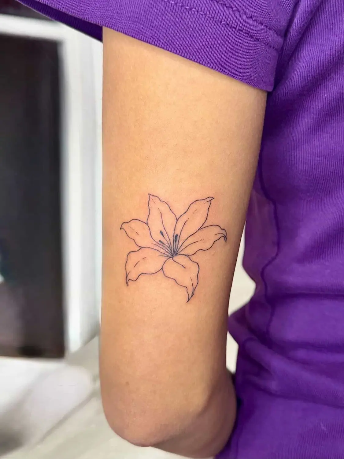 Tatouage fin de fleur